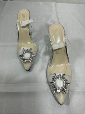 Woman’s New Cape Robbin Glassy Silver Slip On Mules Size 7.5 Pointed Toe